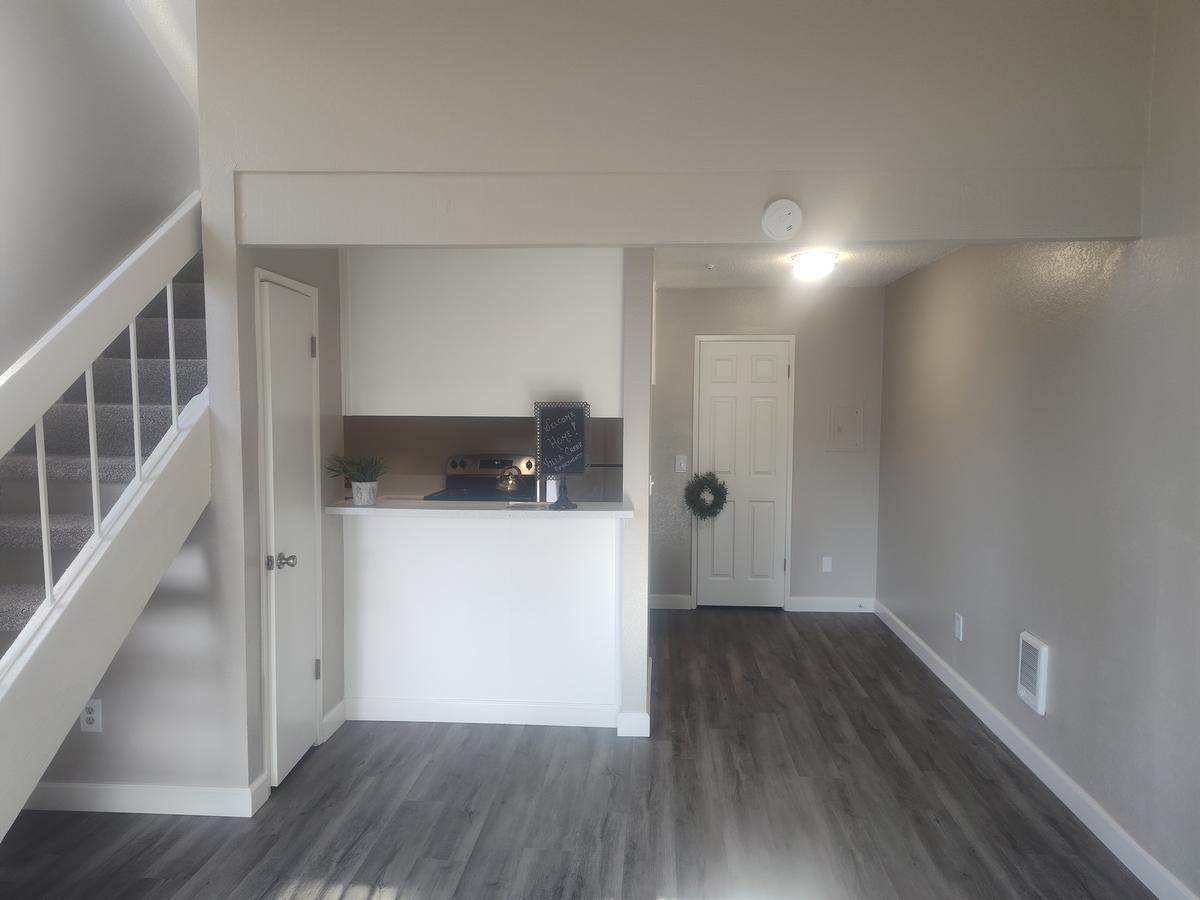 2601 Mcbride Ln - Photo 6 of 24