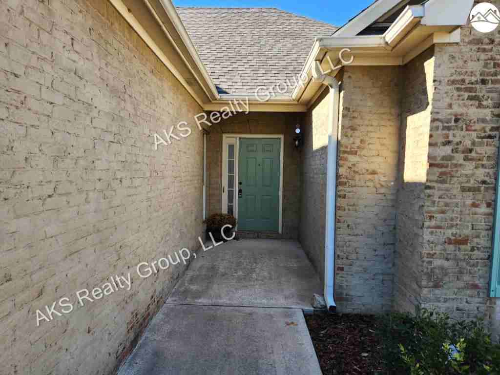104 Lantana Cir - Photo 2 of 20