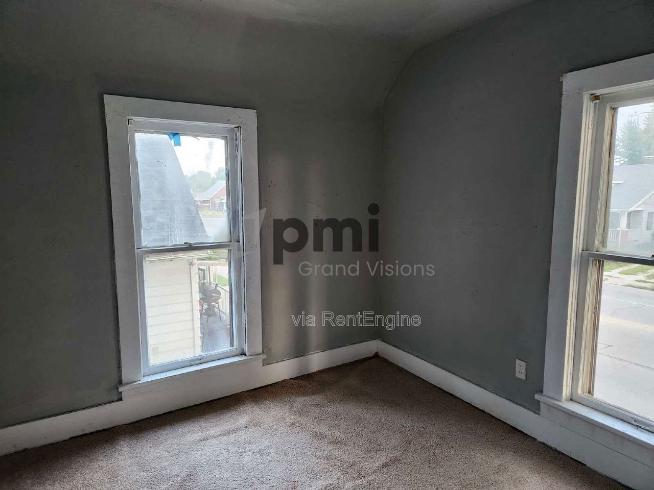 461 E Garfield Ave - Photo 4 of 9