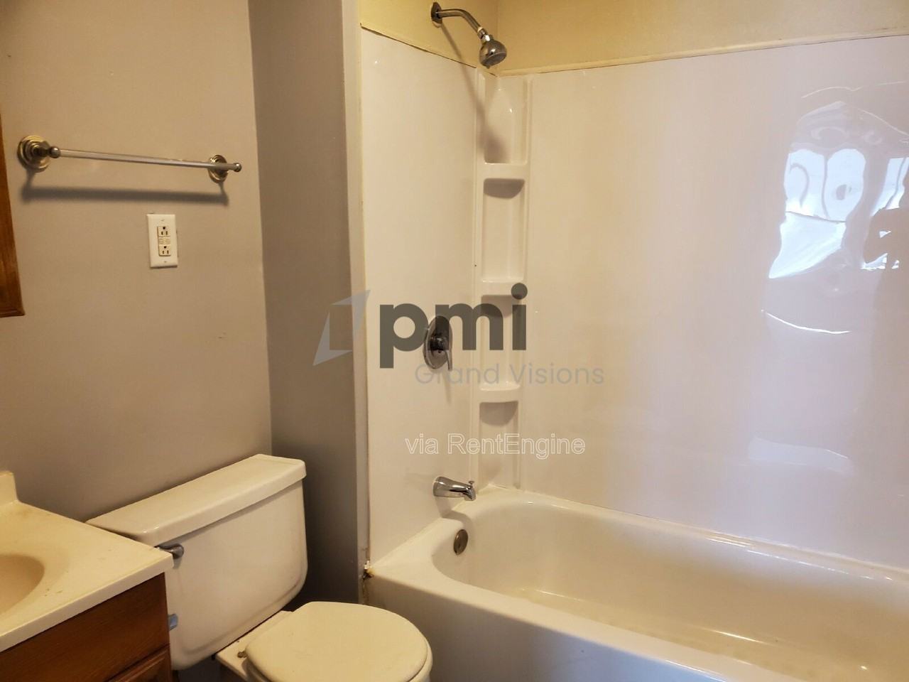 1312 E Olive St - Photo 3 of 8