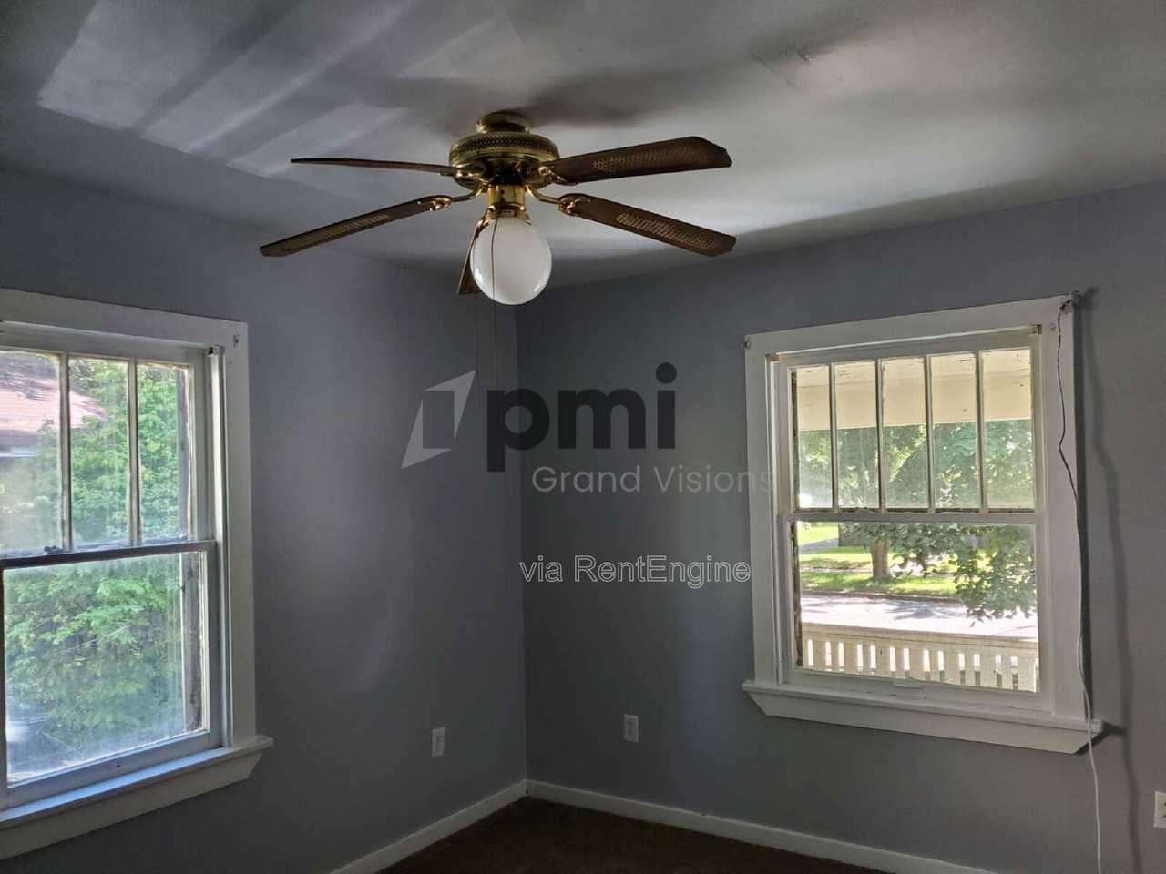 1312 E Olive St - Photo 4 of 8