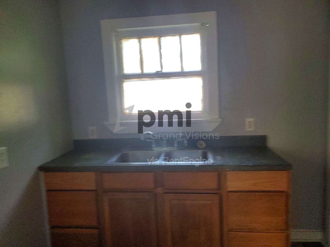 1312 E Olive St - Photo 6 of 8