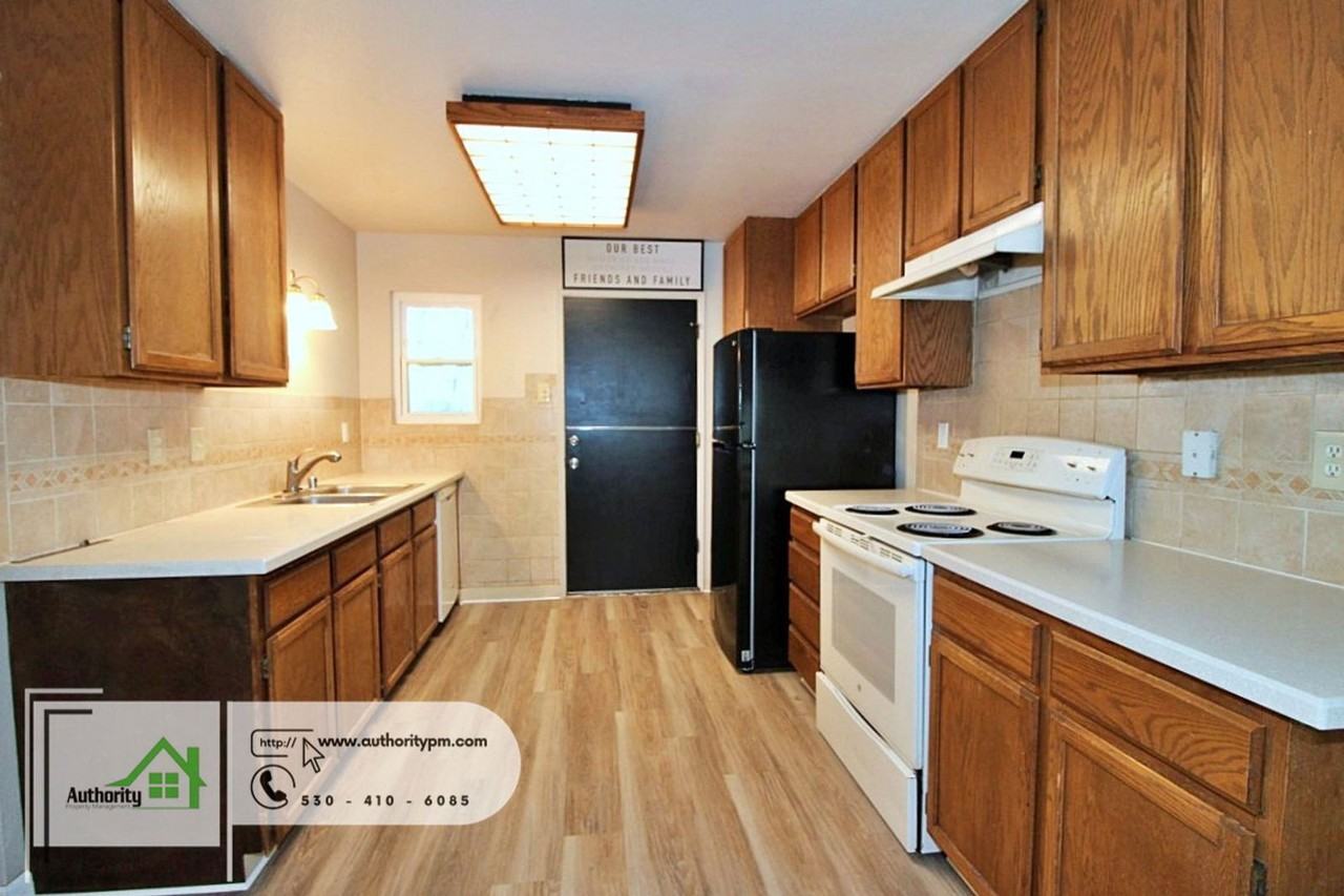 310 Woodhill Dr - Photo 7 of 20