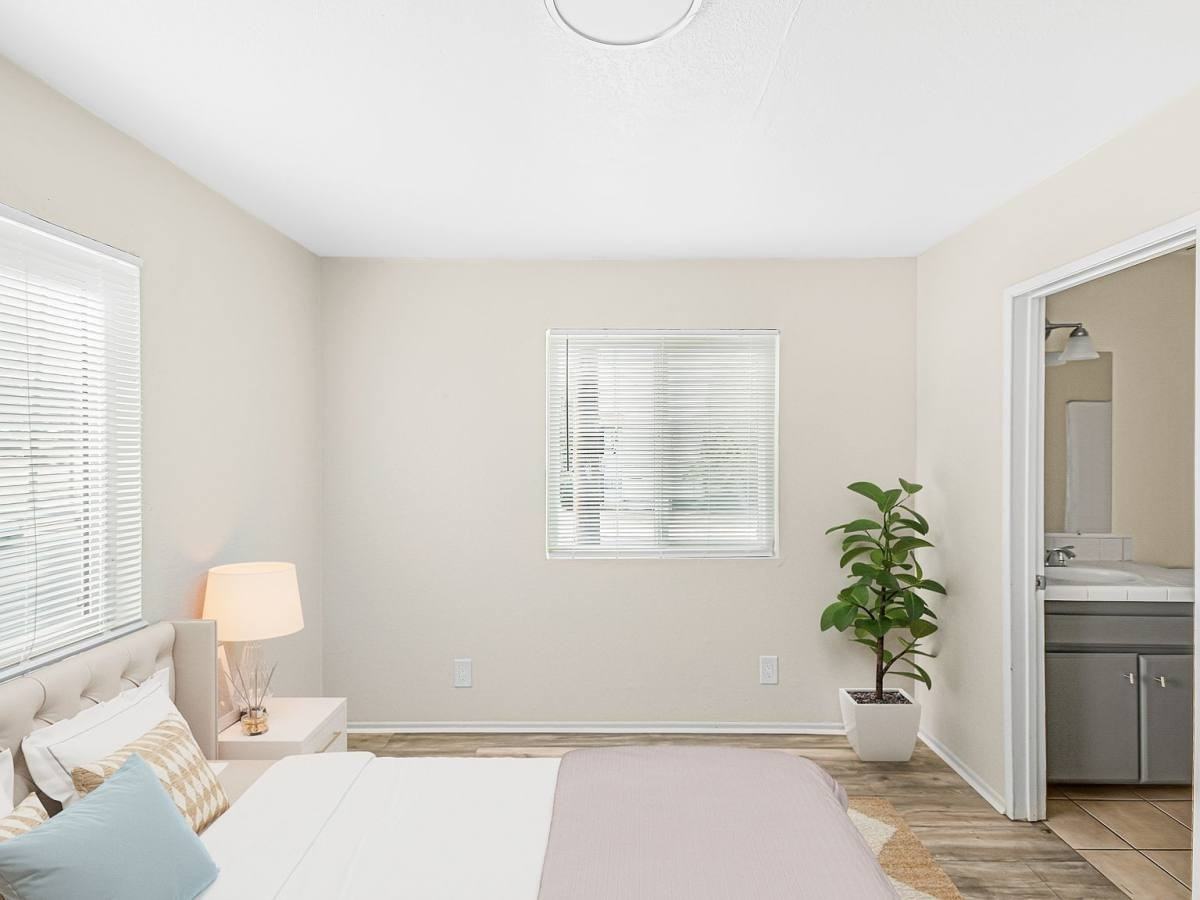 1005 E Avenue S #R - Photo 4 of 10