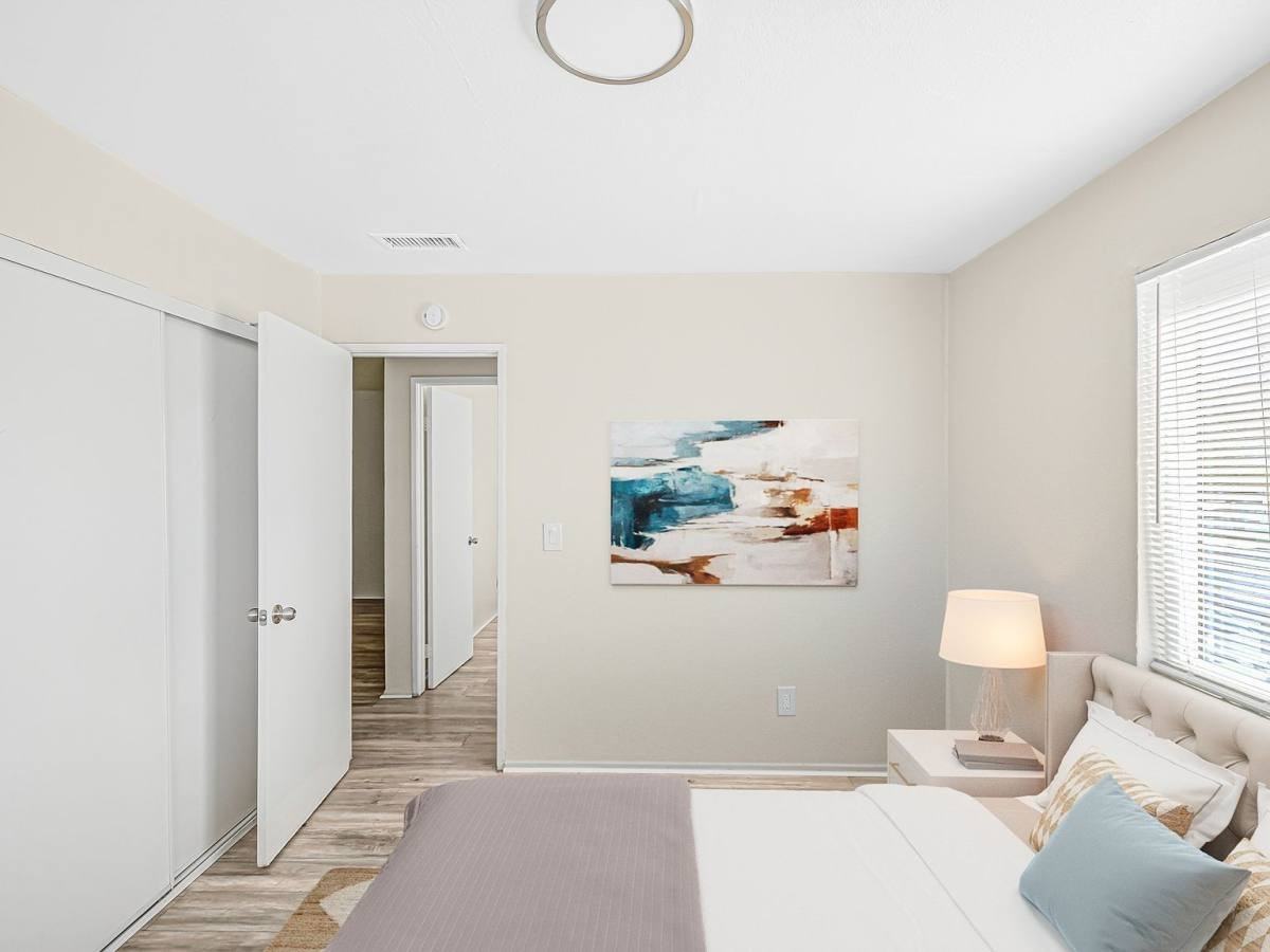 1005 E Avenue S #R - Photo 5 of 10