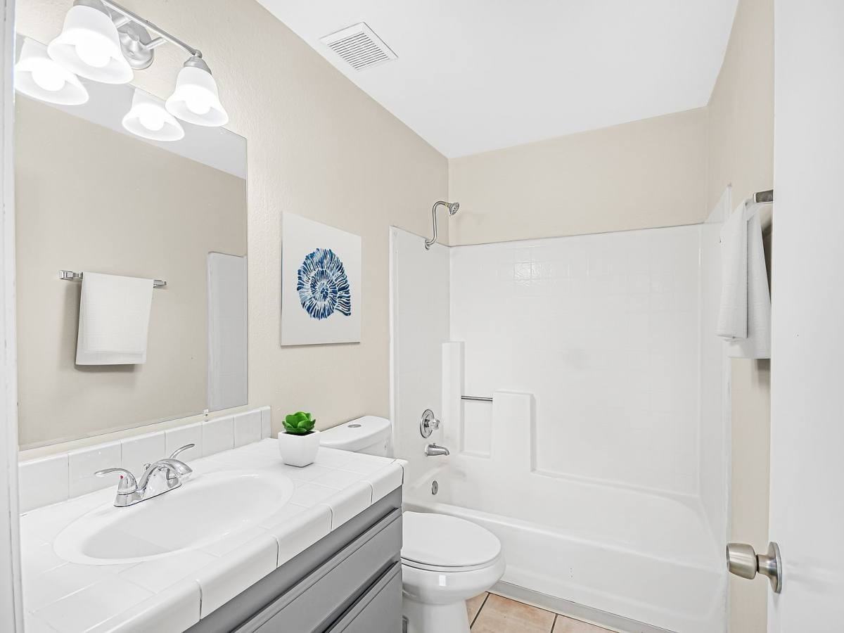 1005 E Avenue S #R - Photo 6 of 10