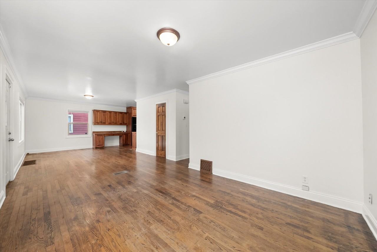 2512 Salem Blvd - Photo 3 of 21