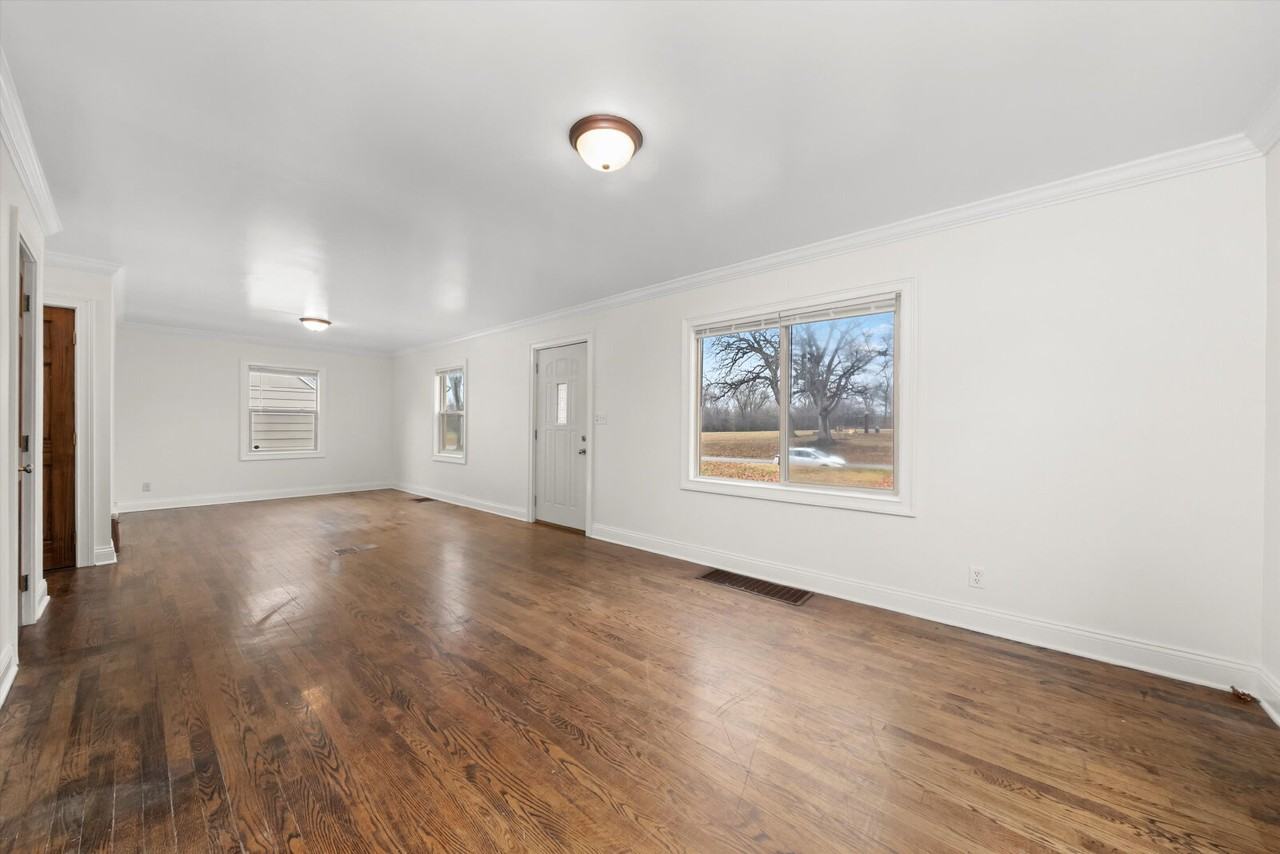 2512 Salem Blvd - Photo 4 of 21