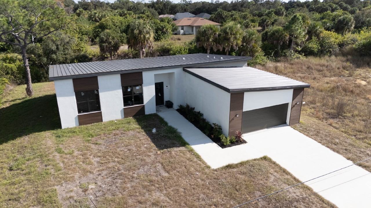 1804 Nimbus Dr - Photo 4 of 47