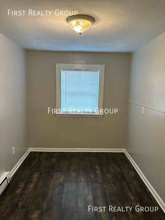 140 E Market St #B - Photo 5 of 7