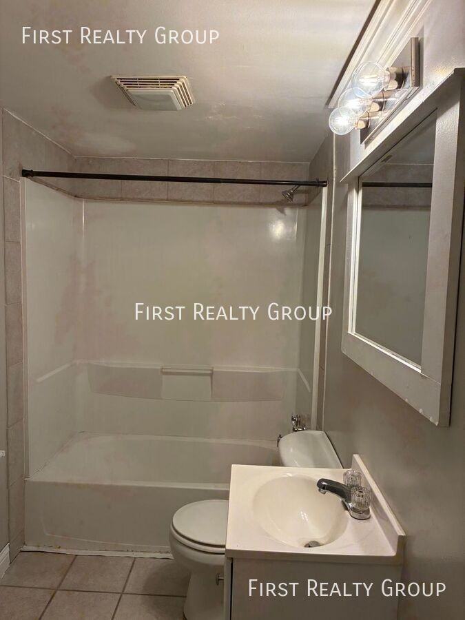 140 E Market St #B - Photo 7 of 7