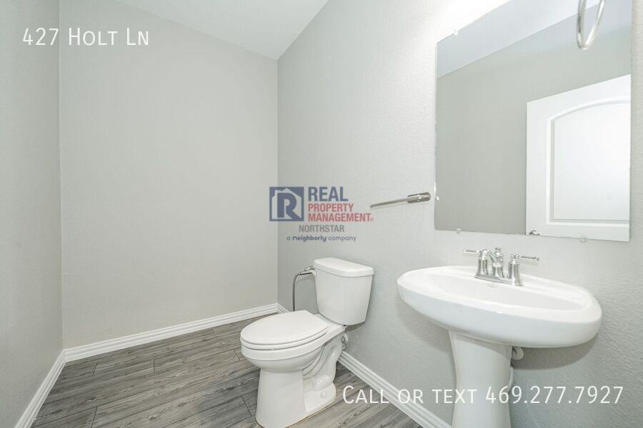 427 Holt Ln - Photo 7 of 44