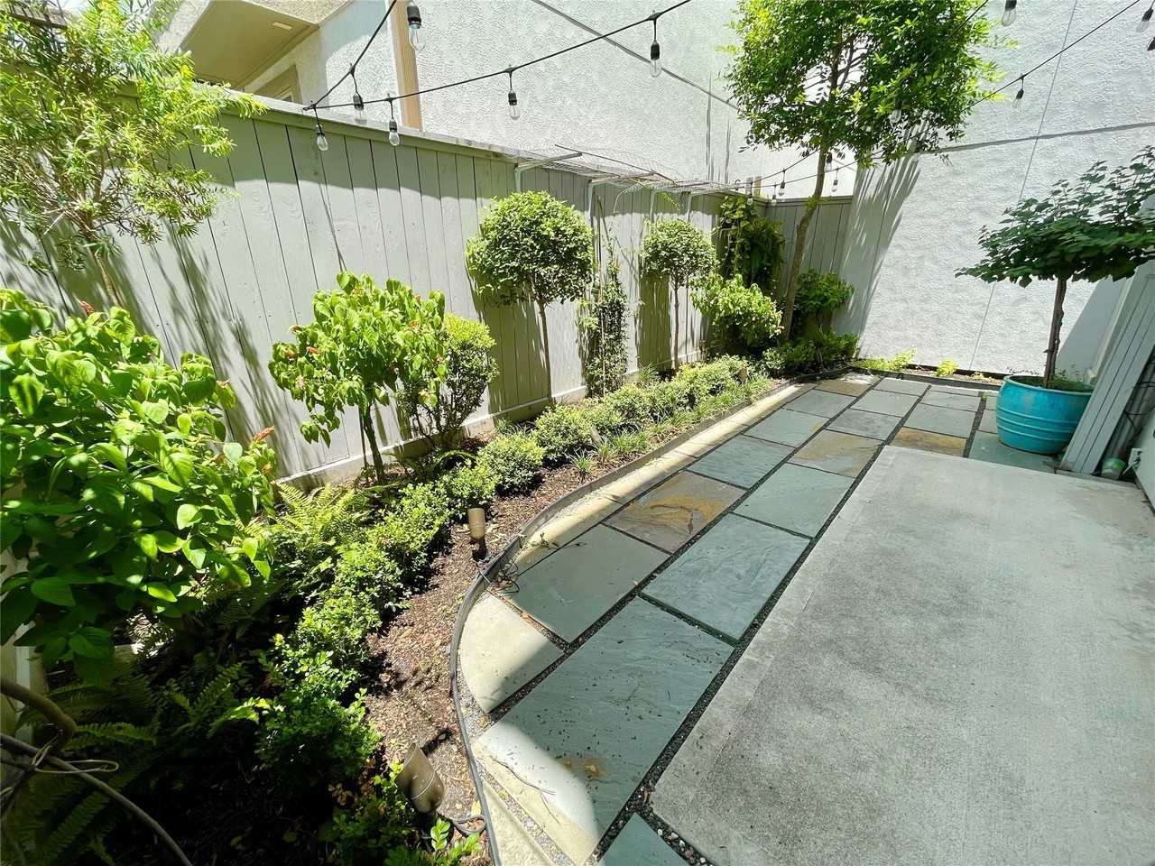 809 Leavenworth Avenue #809 - Photo 2 of 24