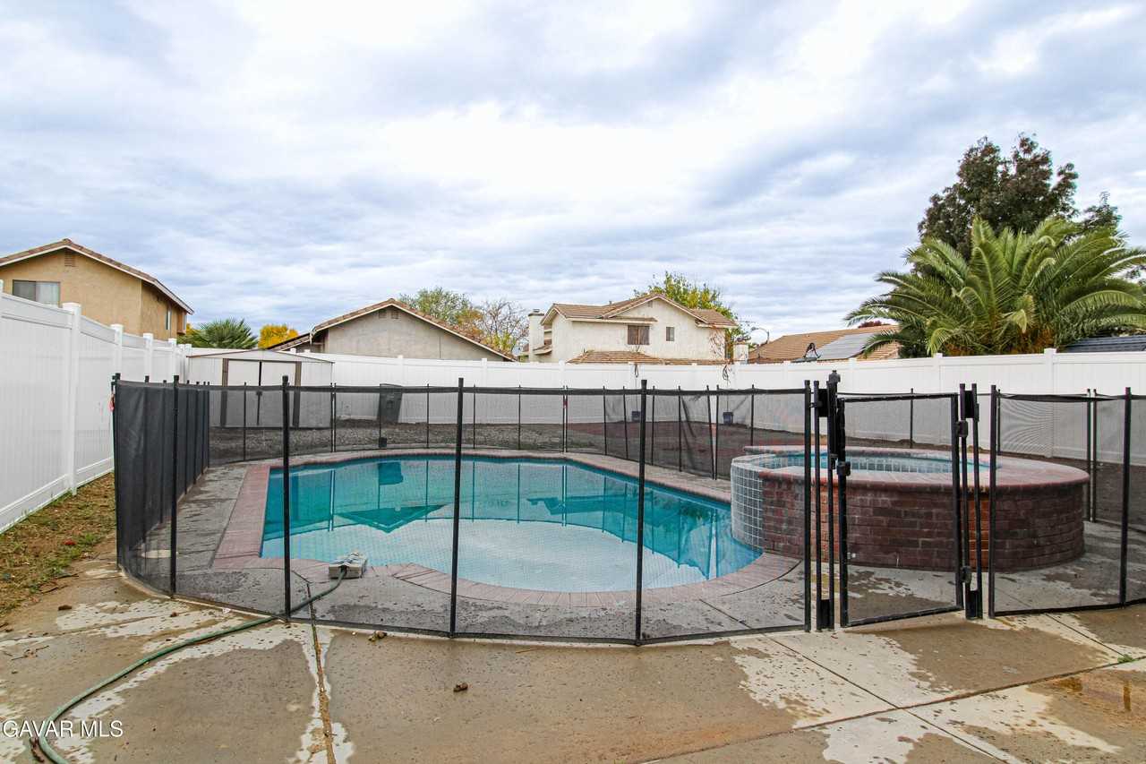 45809 Evelyn Court #45809 - Photo 4 of 24