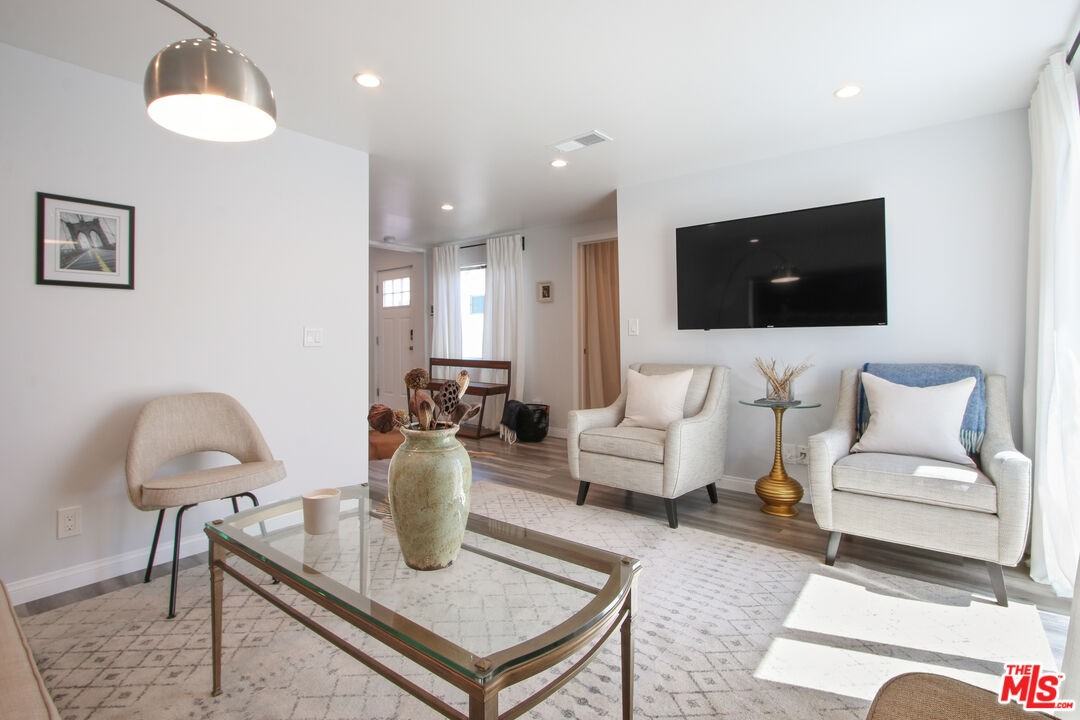 6438 Rhea Ave #6438 - Photo 5 of 9