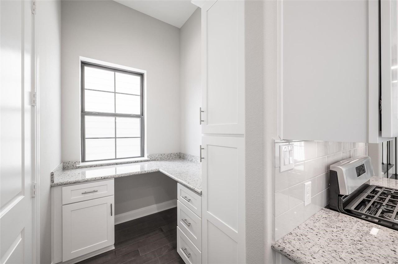 3327 Beverly Forest Dr #3327