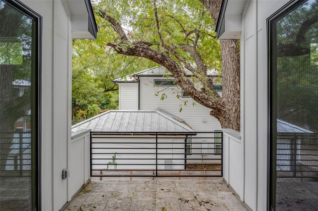 1406 E 2nd St #1406-2 - Photo 3 of 20