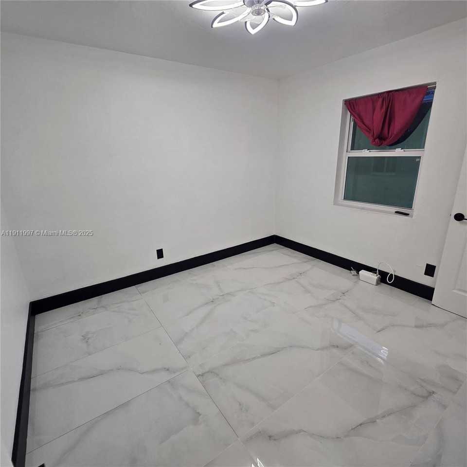 77 Nw 51st St #77REAR - Photo 4 of 14