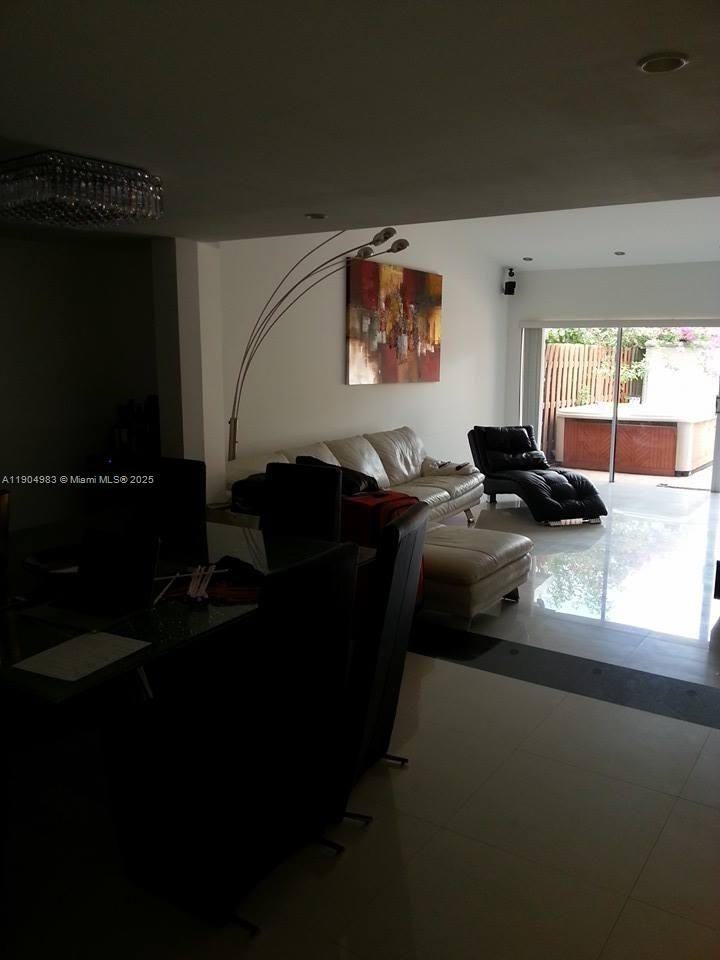 546 Ne 199th Ln #5464W - Photo 5 of 19