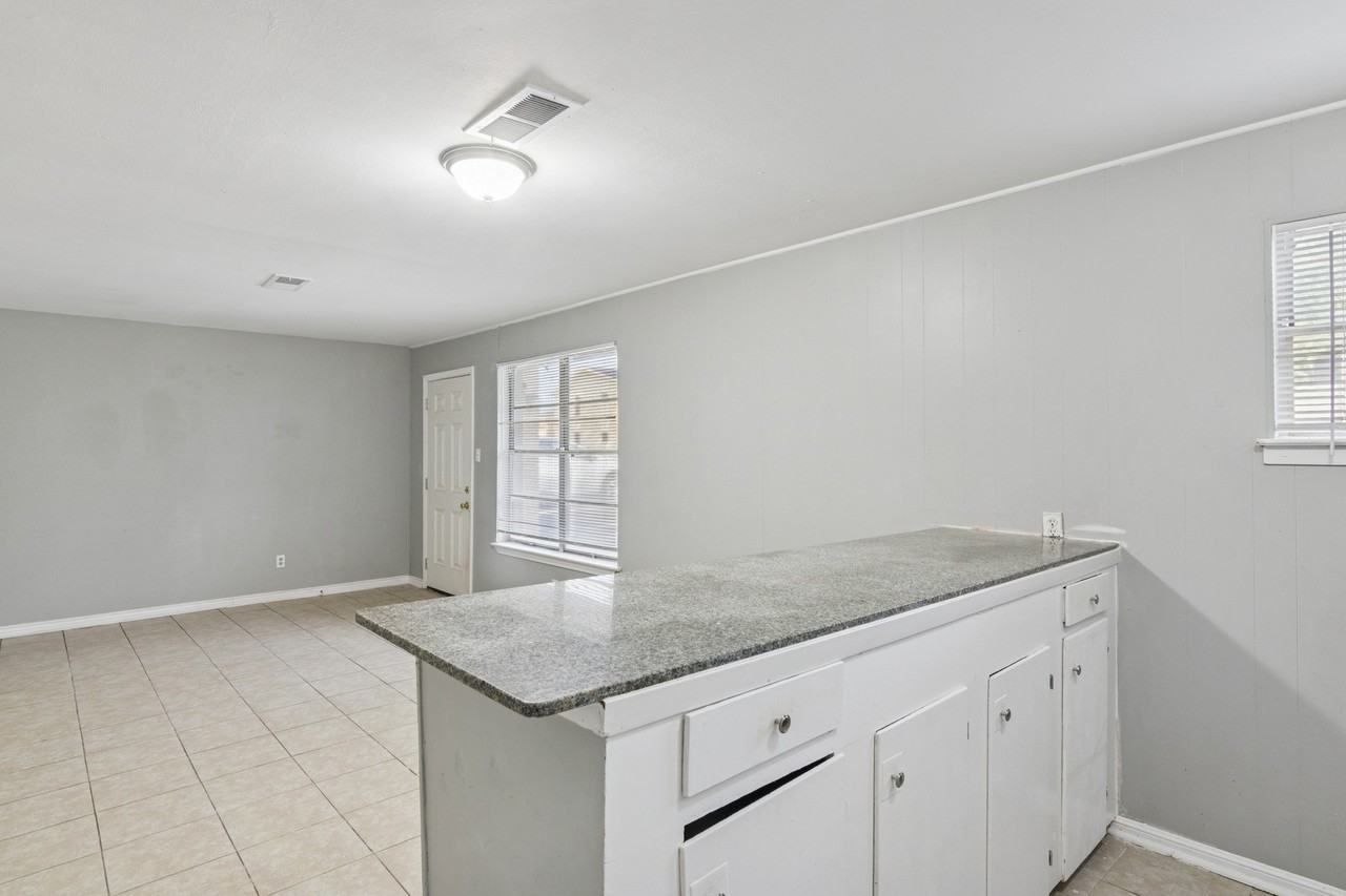 3641 North Macgregor Way #3641-31 - Photo 3 of 16