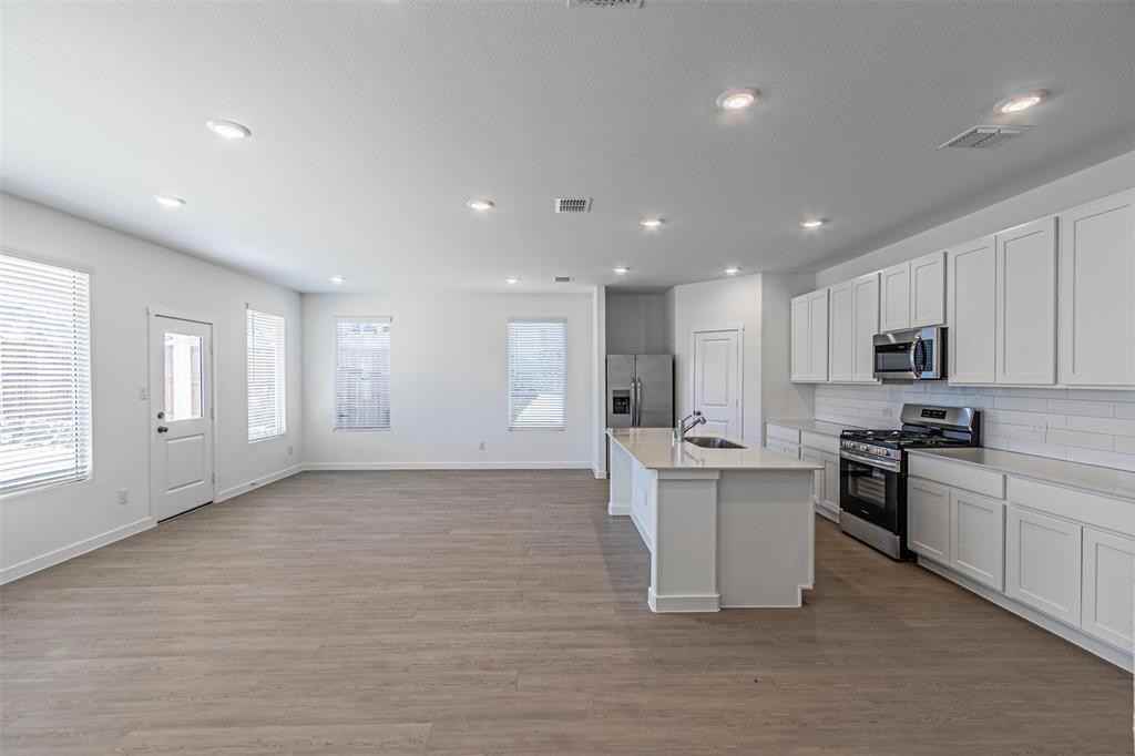 10005 Warlander Drive #10005 - Photo 5 of 40