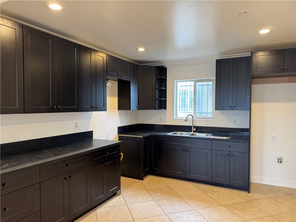 7112 Denker Avenue #7112 - Photo 4 of 9