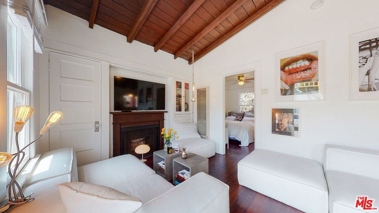 402 North Venice Boulevard #402B - Photo 2 of 6