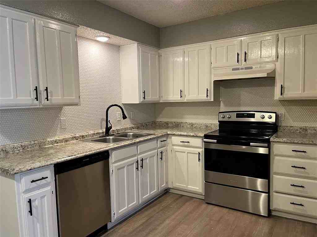 312 West Briar Circle #312 - Photo 6 of 9