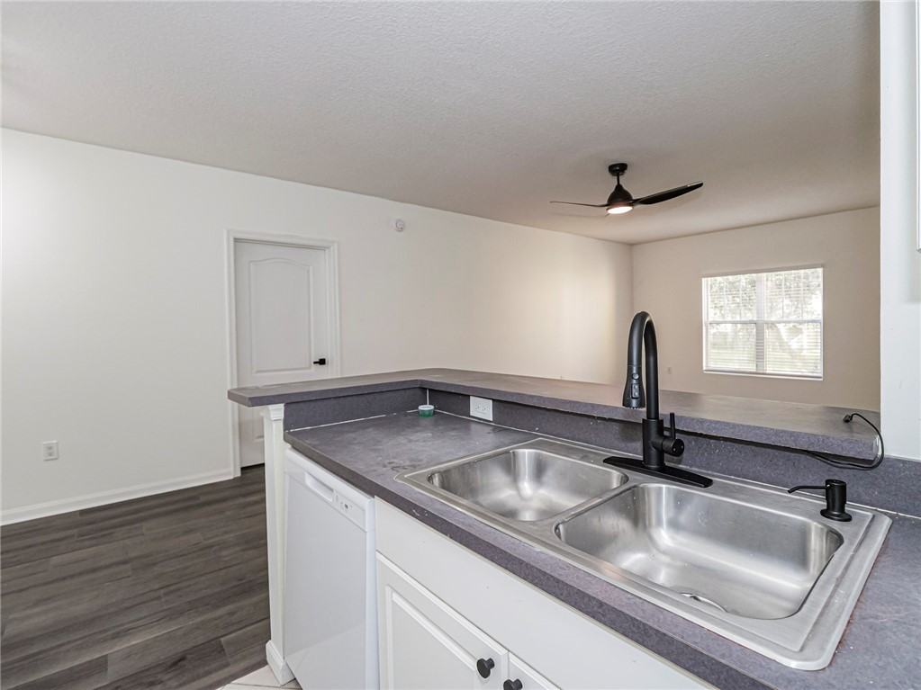 5090 Fairways Cir #5090H206 - Photo 6 of 34