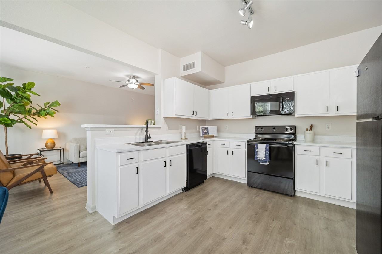 9494 Humble Westfield Rd #9494-3022 - Photo 5 of 22