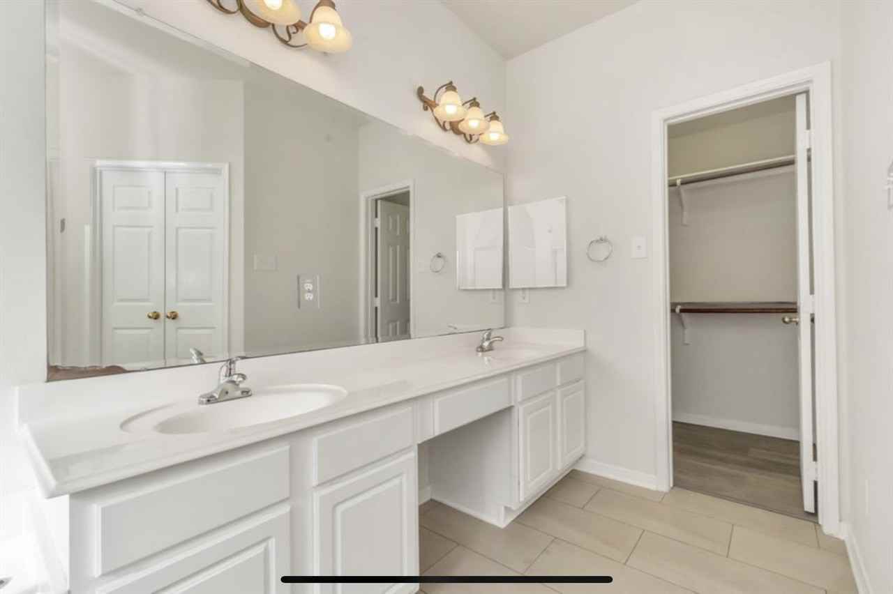 20911 Sagelaurel Ln #20911 - Photo 5 of 34