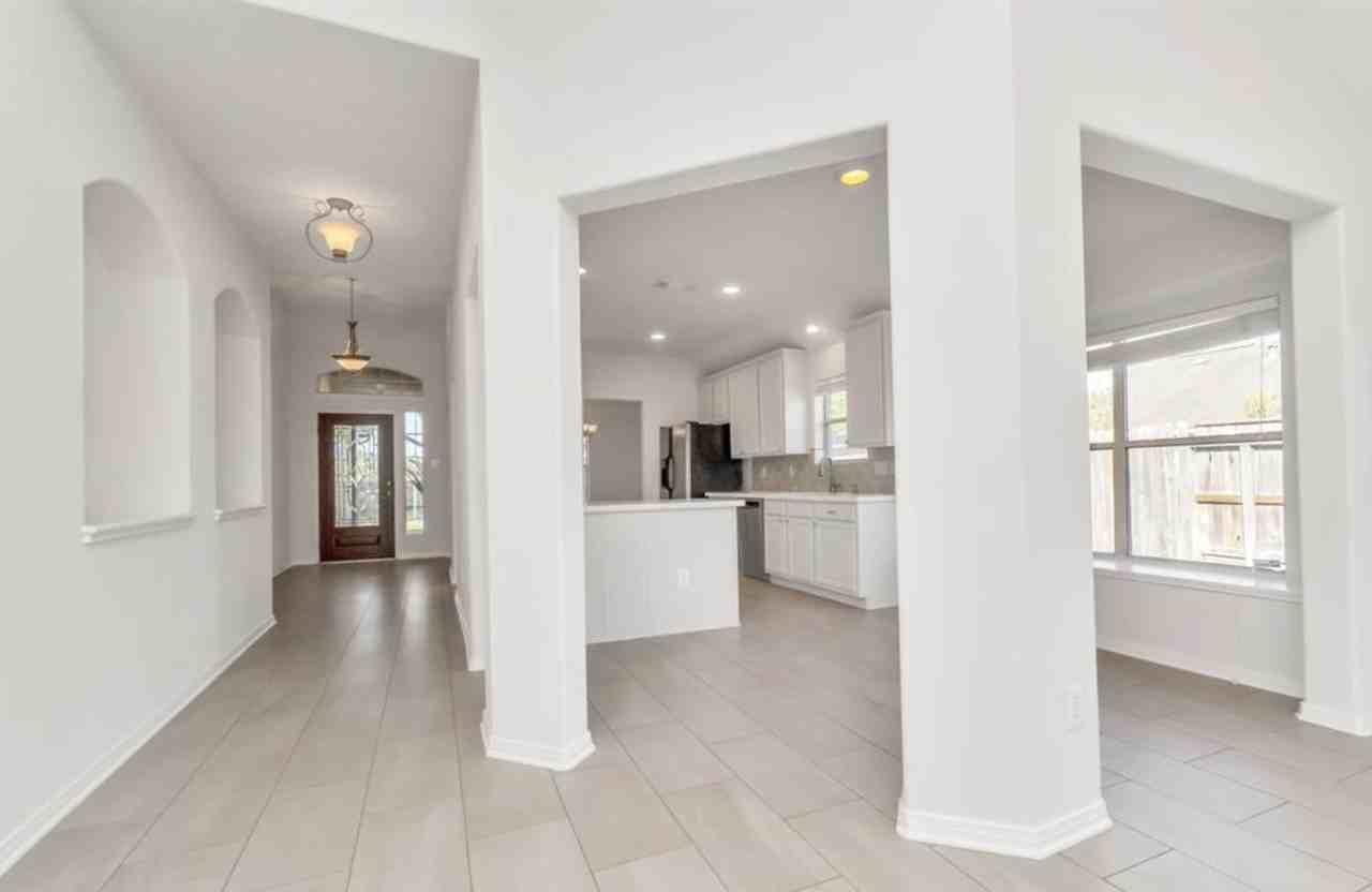 20911 Sagelaurel Ln #20911 - Photo 7 of 34