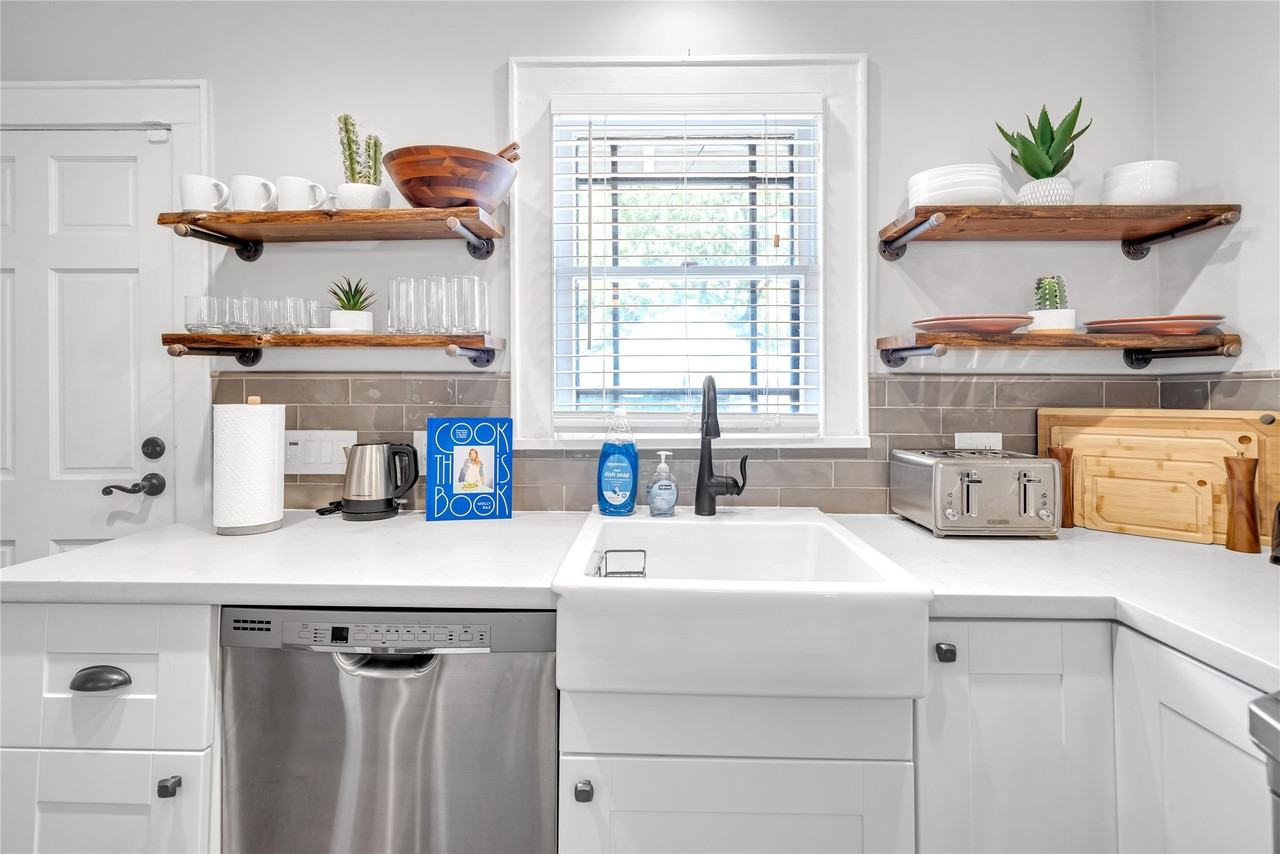 725 Peddie St #725 - Photo 6 of 26