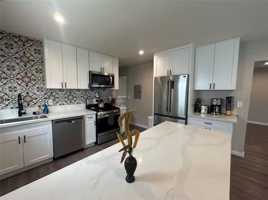 featured image of 181 N Waverly St #181