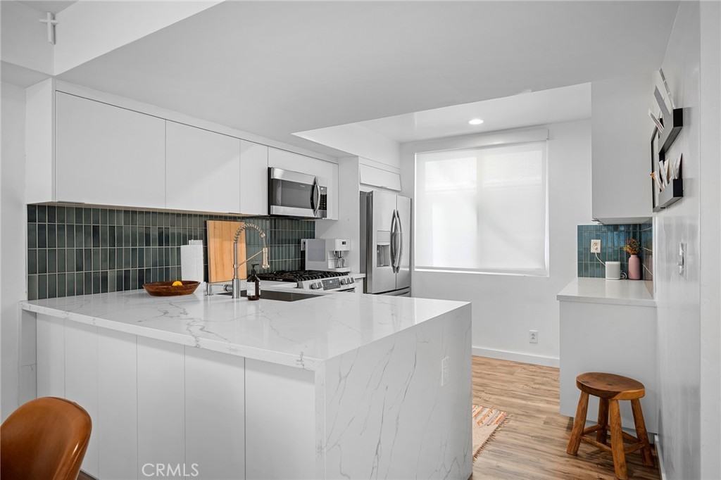 5435 Yarmouth Ave #5435-7 - Photo 2 of 31