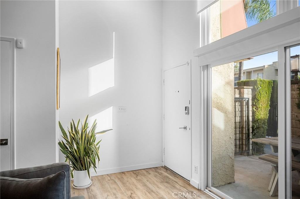 5435 Yarmouth Ave #5435-7 - Photo 6 of 31