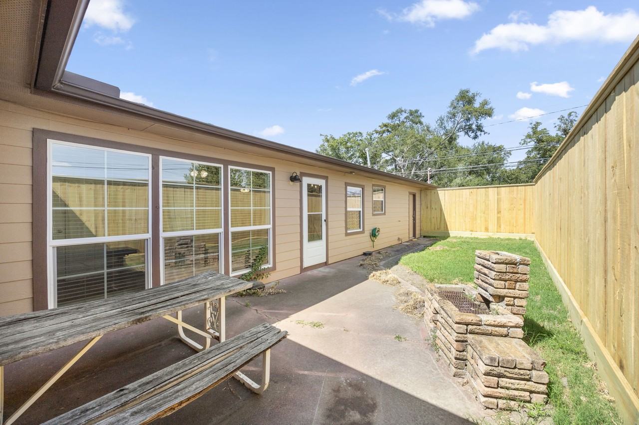 1726 Wycliffe Dr #1726 - Photo 2 of 22