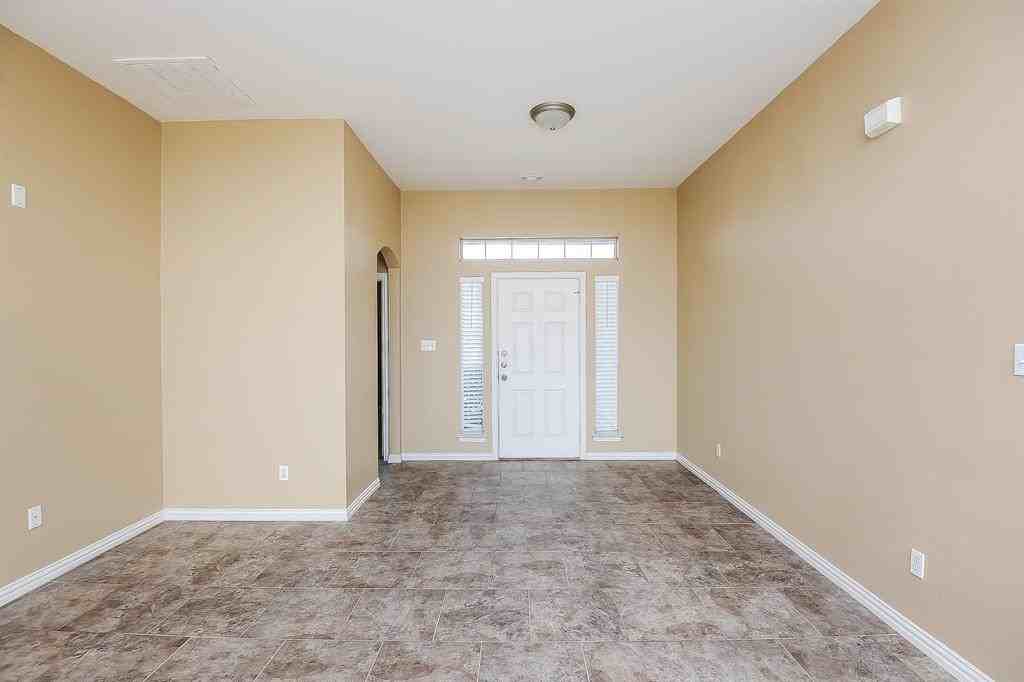 113 Currie Ct #113 - Photo 2 of 16