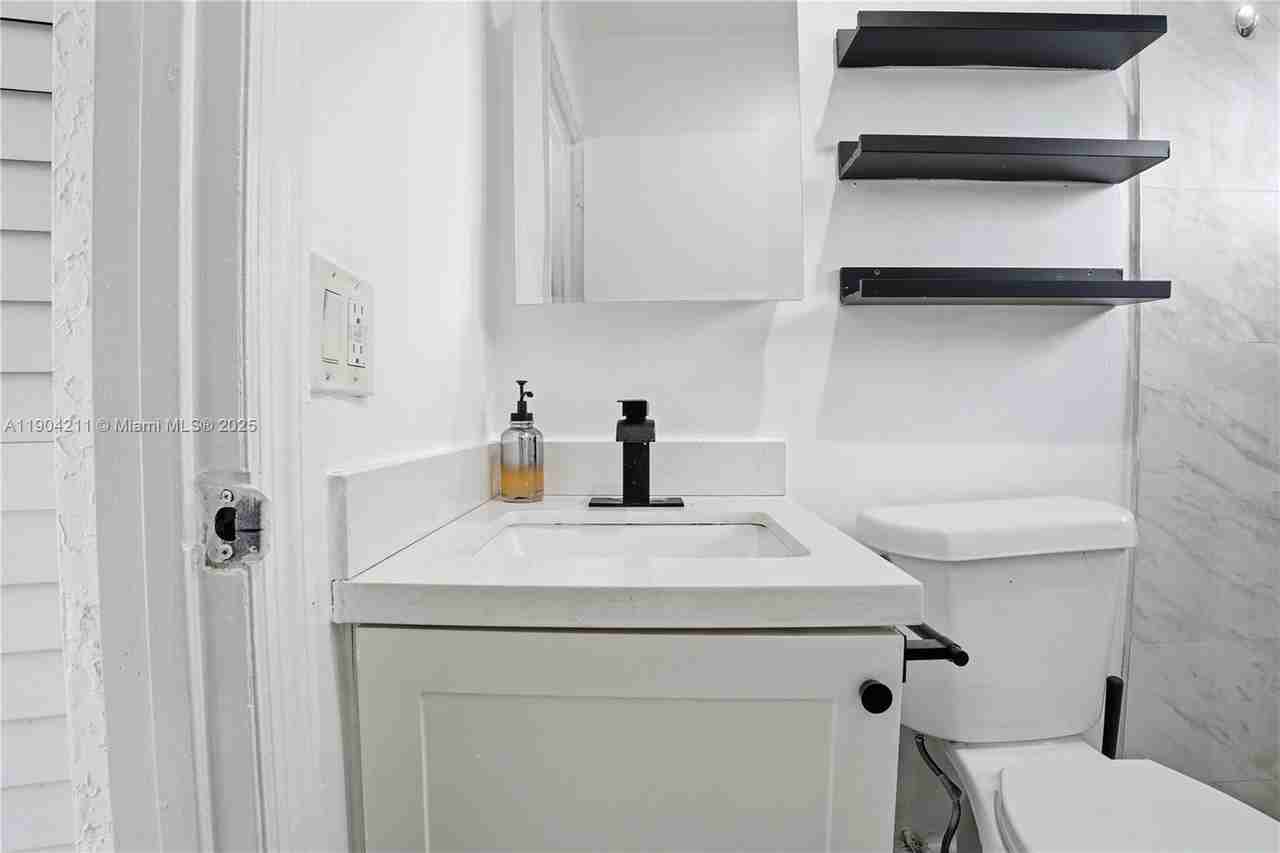 60 Nw 42nd St #60 - Photo 3 of 27