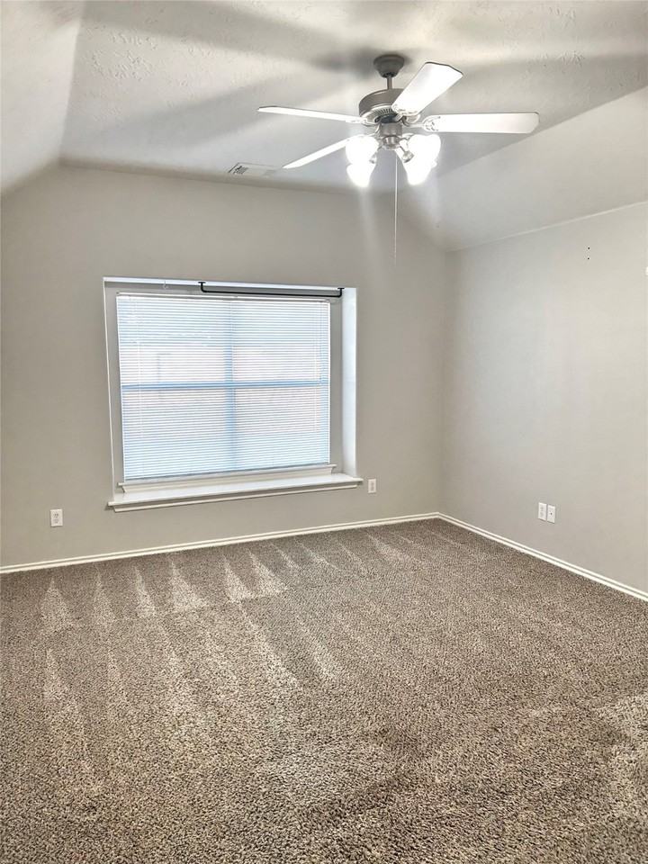 19923 Malletia Dr #19923 - Photo 3 of 21