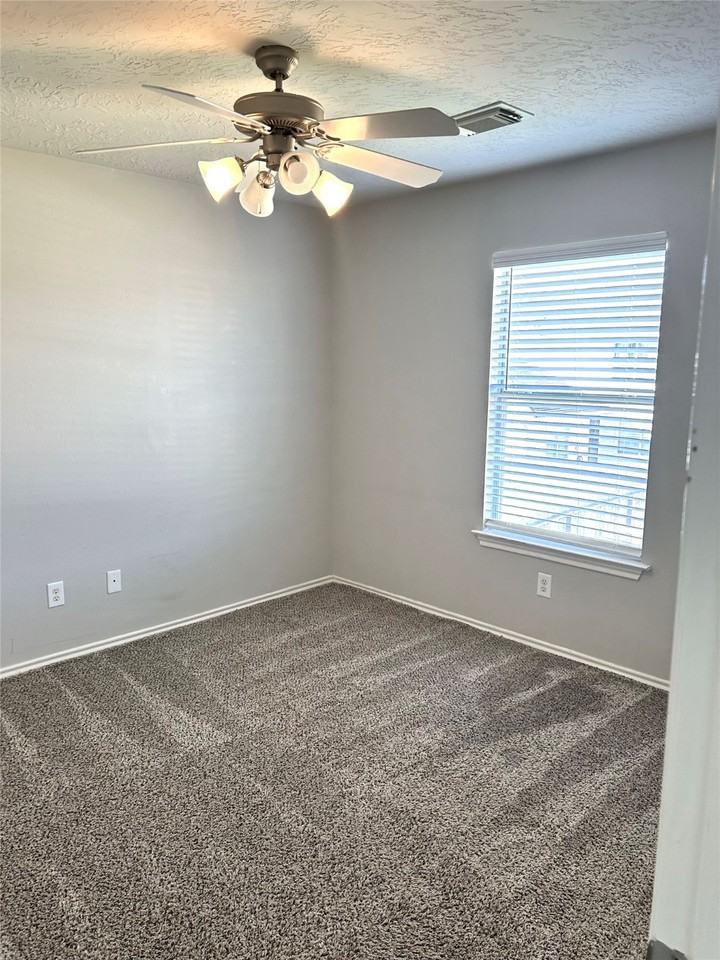 19923 Malletia Dr #19923 - Photo 7 of 21