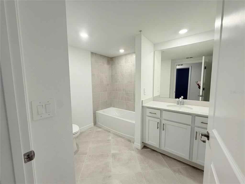 5624 Summit Pointe Cir #5624-104 - Photo 3 of 20