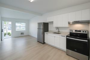 featured image of 320 Northeast 13th Avenue #320-5