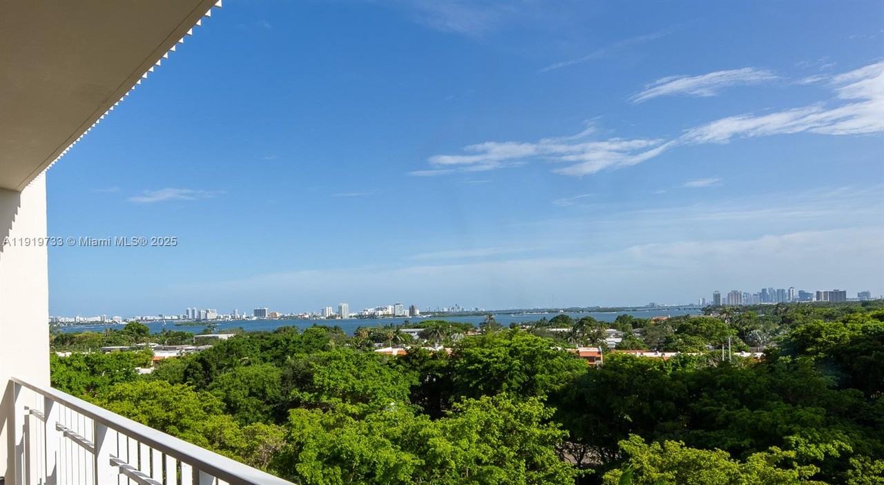 1000 Quayside Terrace