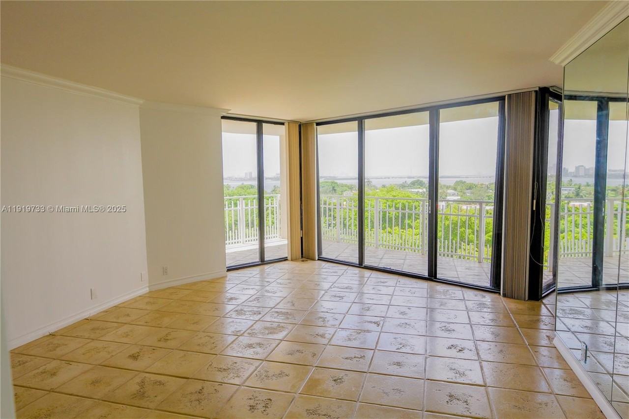 1000 Quayside Ter #1000-812 - Photo 3 of 36