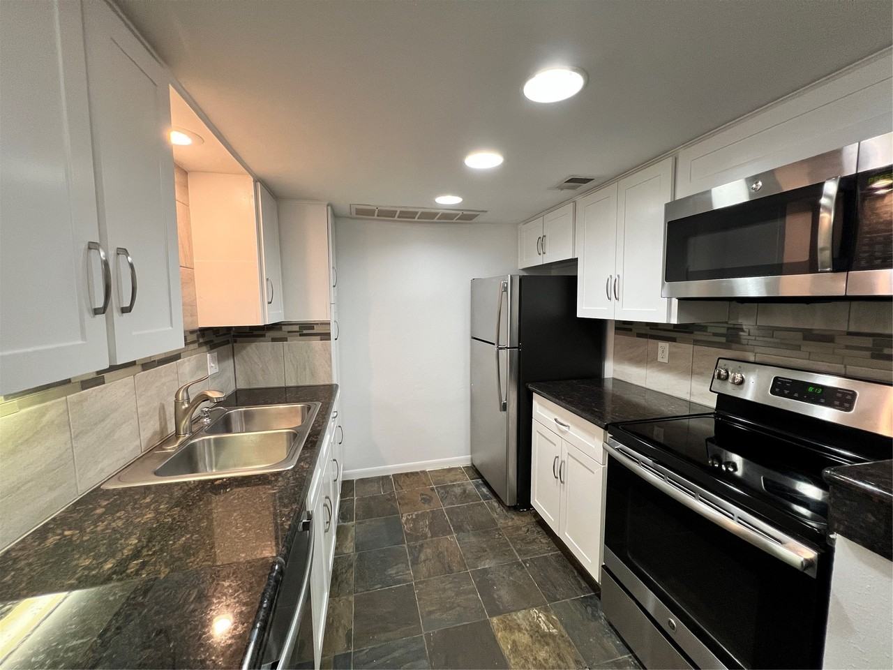 855 Augusta Dr #855-60 - Photo 6 of 13