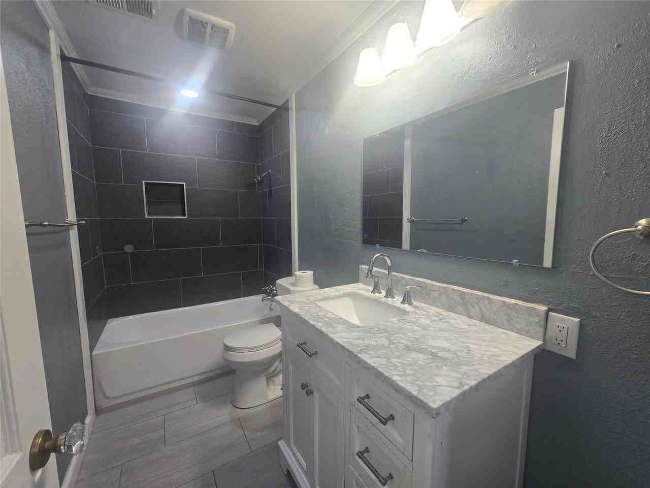 1905 Oleander Drive #1905 - Photo 2 of 17