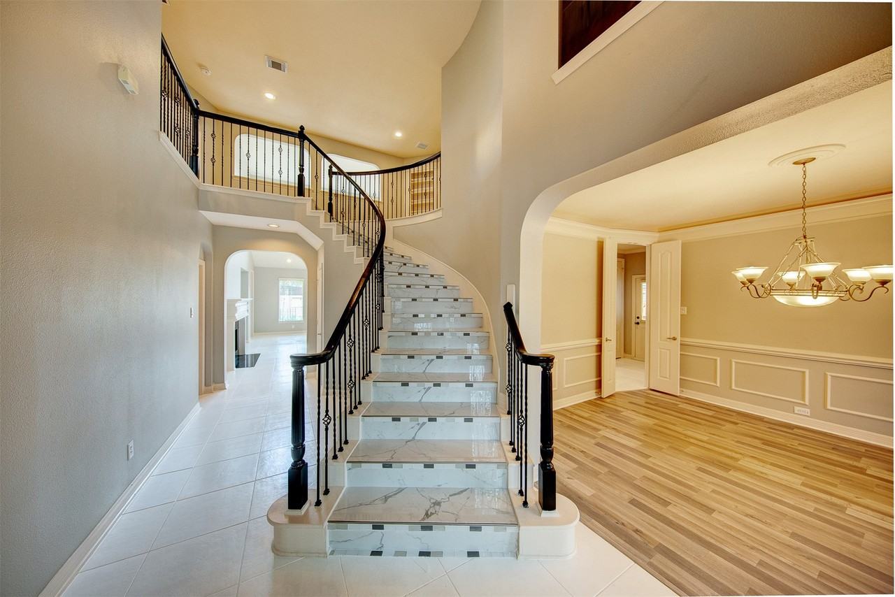 3430 Queensburg Ln #3430 - Photo 3 of 46