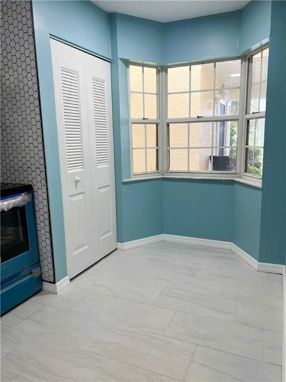 414 Grove Isle Cir #414-414 - Photo 6 of 23