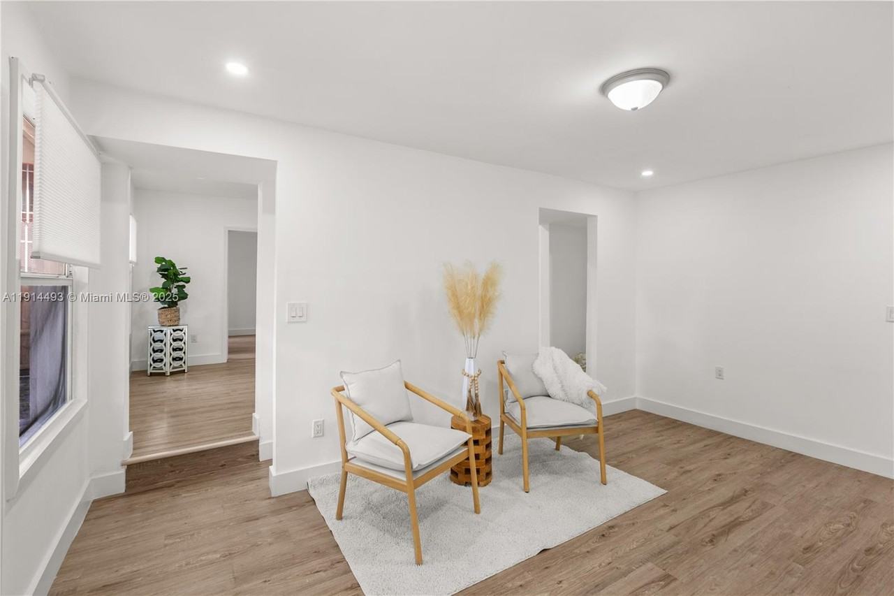 2508 Sw 10th St #2508-2508 - Photo 5 of 24